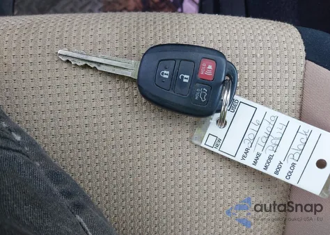 2016 Toyota Rav4 Xle z USA, uszkodzony, nr VIN 2T3RFREV4GW510386